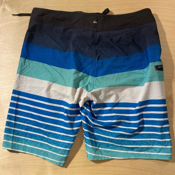 Quiksilver Men's Striped Blue Swim Shorts 32 (DP) - Picture 8 of 8